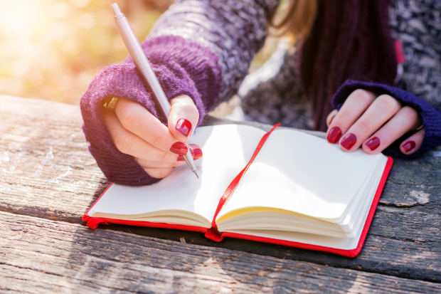 Kata Kerja Harus Ada di Posisi Kedua