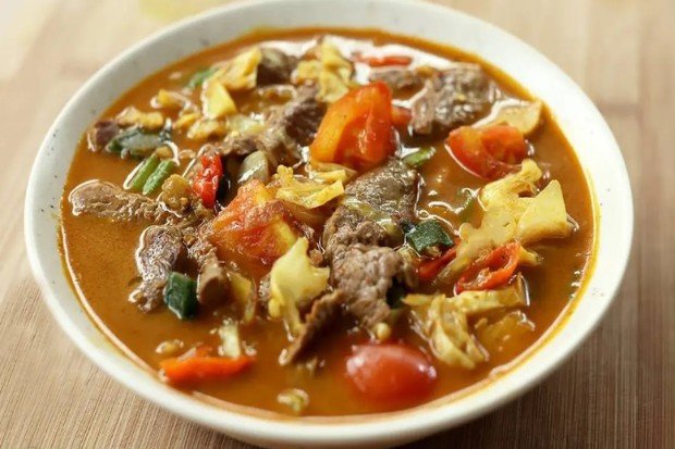 Cara memasak tongseng sapi dengan daging dan sayuran di rumah