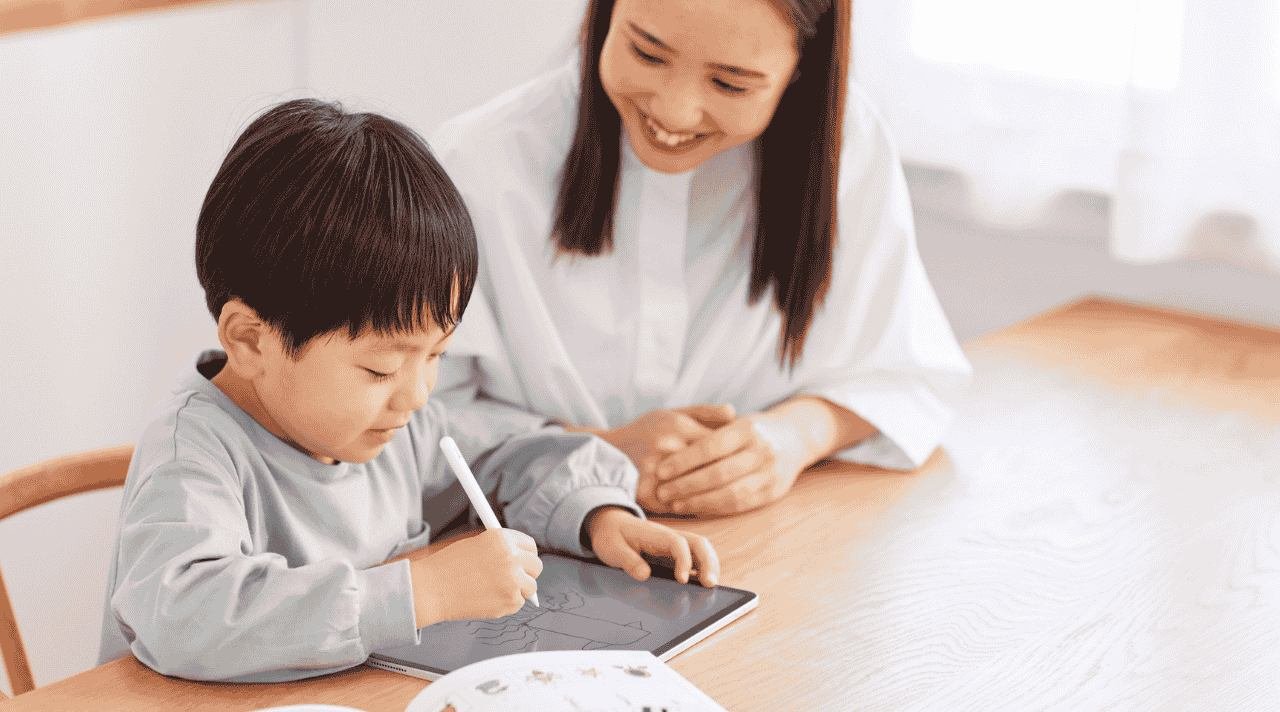 Orang Tua di Era Digital Menjadi Pilar Penting di Tengah Arus Teknologi