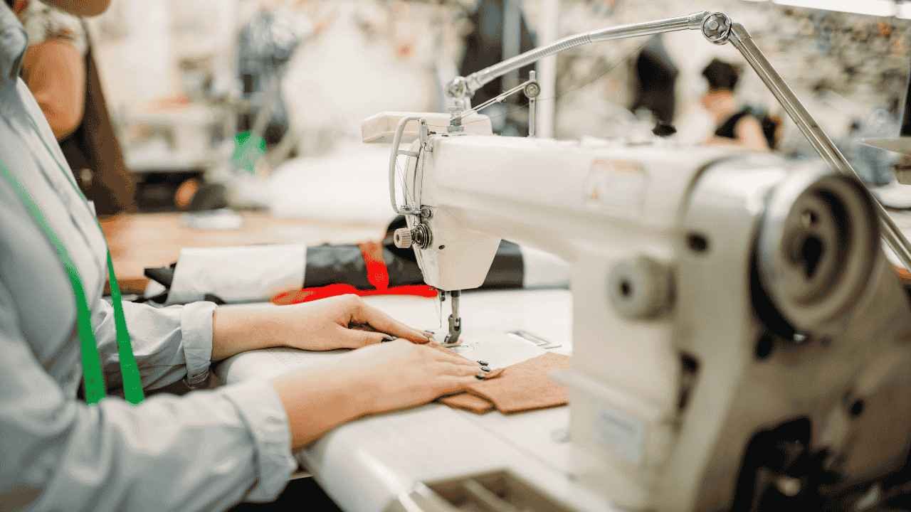 Menjahit Peluang, Meraih Cuan Dengan Bisnis Jahit Rumahan