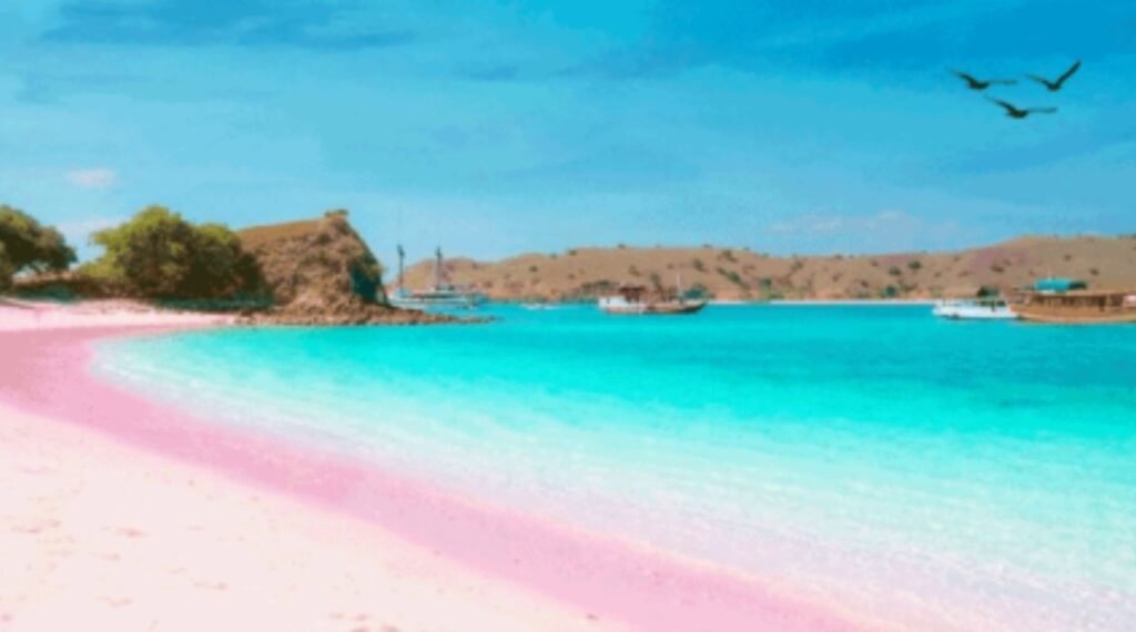 Wisata Pantai Tiga Warna yang Menenangkan Jiwa
