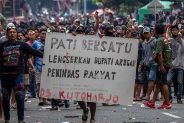 Aksi Protes Bupati Pati di Hadiri Ratusan Massa