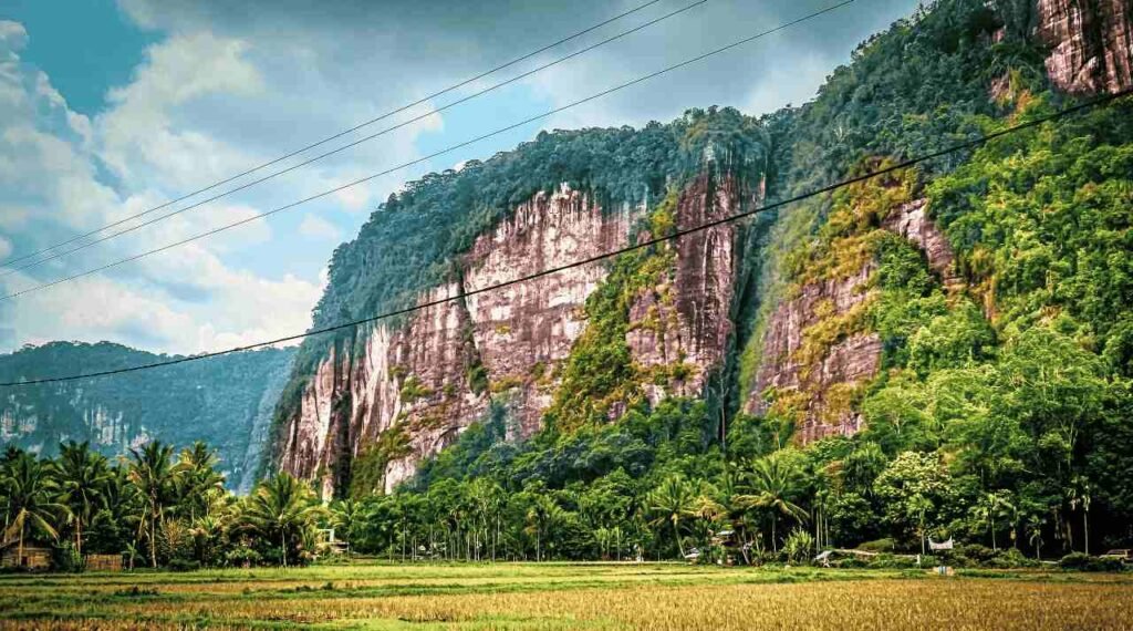 Keindahan Lembah Harau yang Nggak Ada Duanya