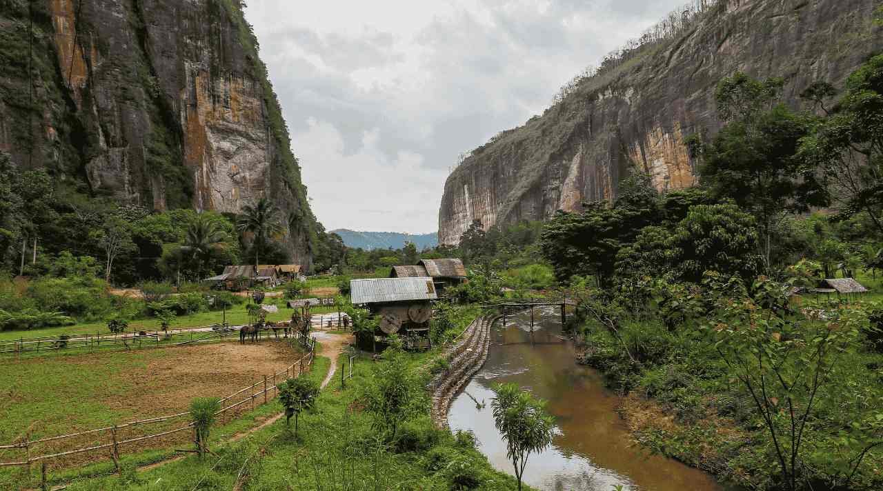 Lembah Harau Tempat Ajaib yang Bikin Kamu Betah Berlama-lama