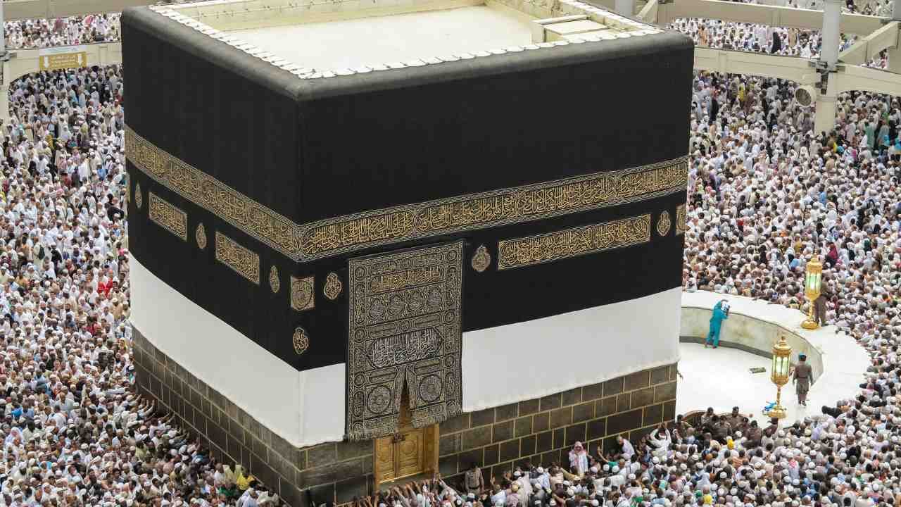 Nenek Jual Cilok Keliling Bisa Naik Haji, Ini Kisah yang Bikin Mewek (1)