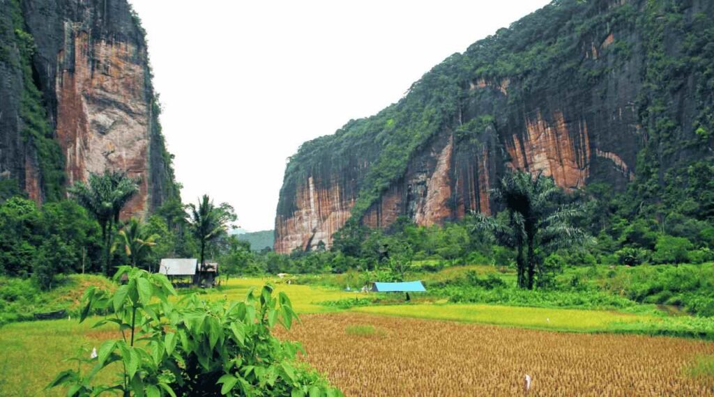 Sekilas Tentang Lembah Harau yang Bikin Penasaran