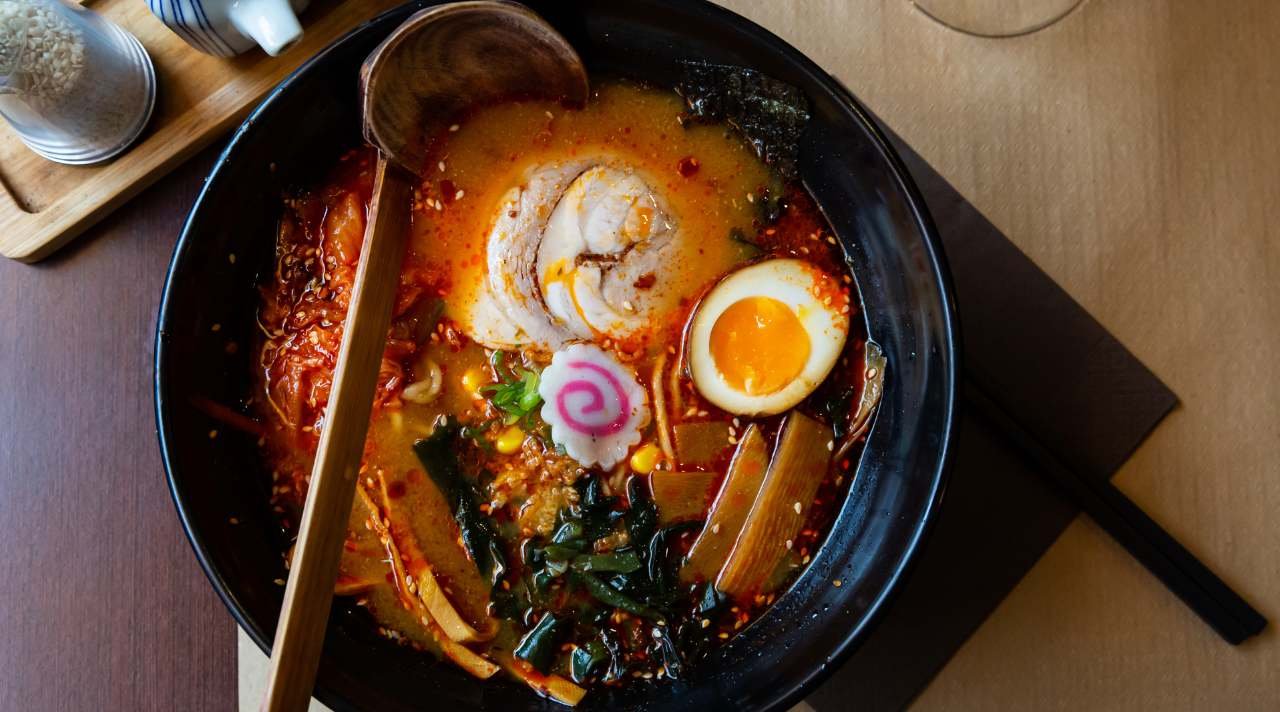 Sensasi Menyantap Ramen Hangat yang Bikin Ketagihan