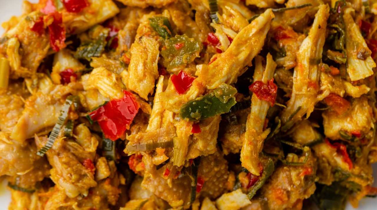 Ayam Suwir Daun Jeruk Lezat Gurih Bikin Nagih