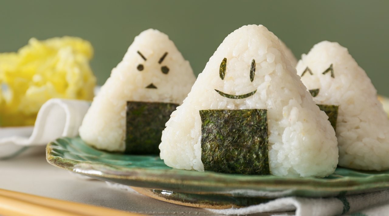 Onigiri Makanan Jepang Yang Praktis Dan Mengenyangkan