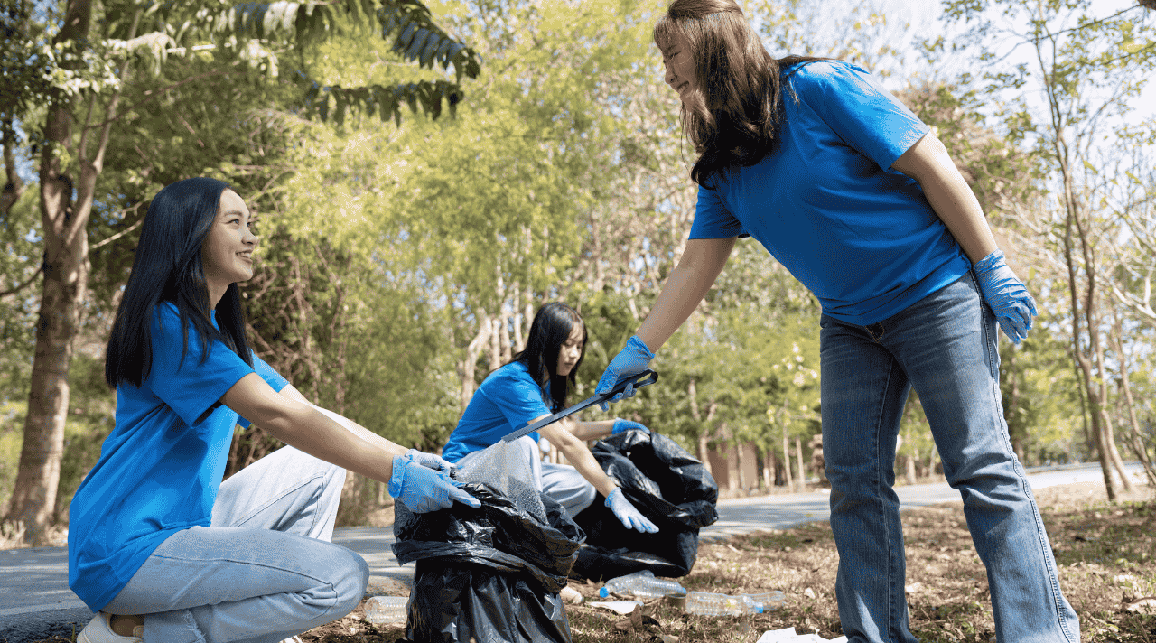 Penjaga Alam yang Tak Pernah Merasa Lelah Menjaga Lingkungan