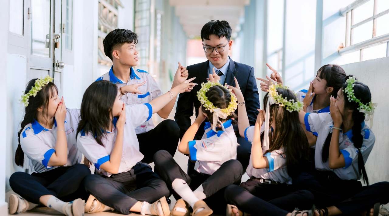 Hari Guru Nasional Mengingatkan Kita Besarnya Jasa Para Pendidik