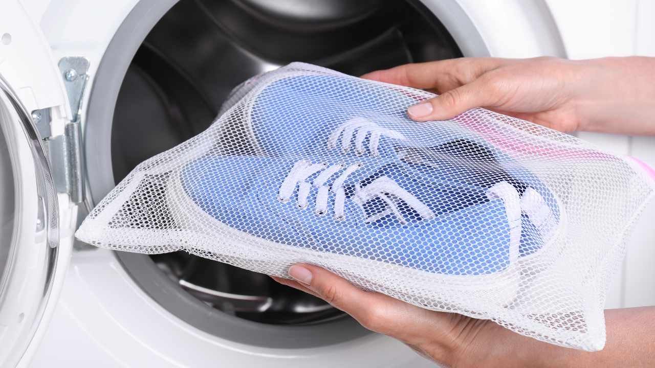 Laundry Sepatu Terus Berkembang, Pelaku Usaha Berebut Pasar