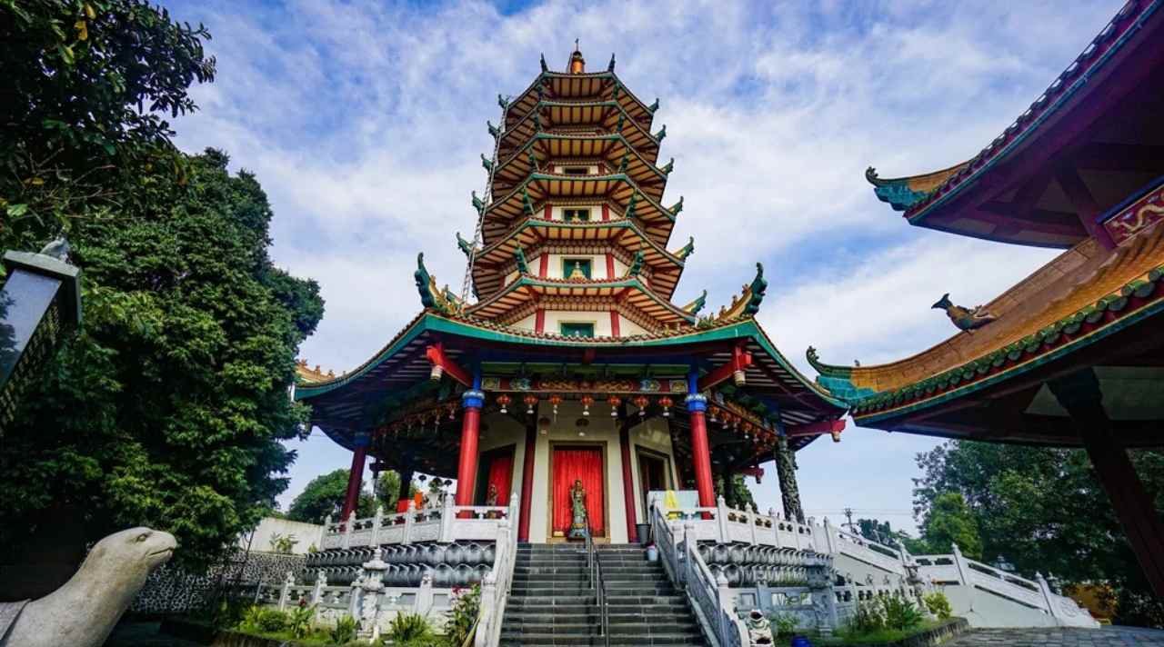 Pagoda Avalokitesvara Semarang Ikon Wisata Religi yang Menenangkan