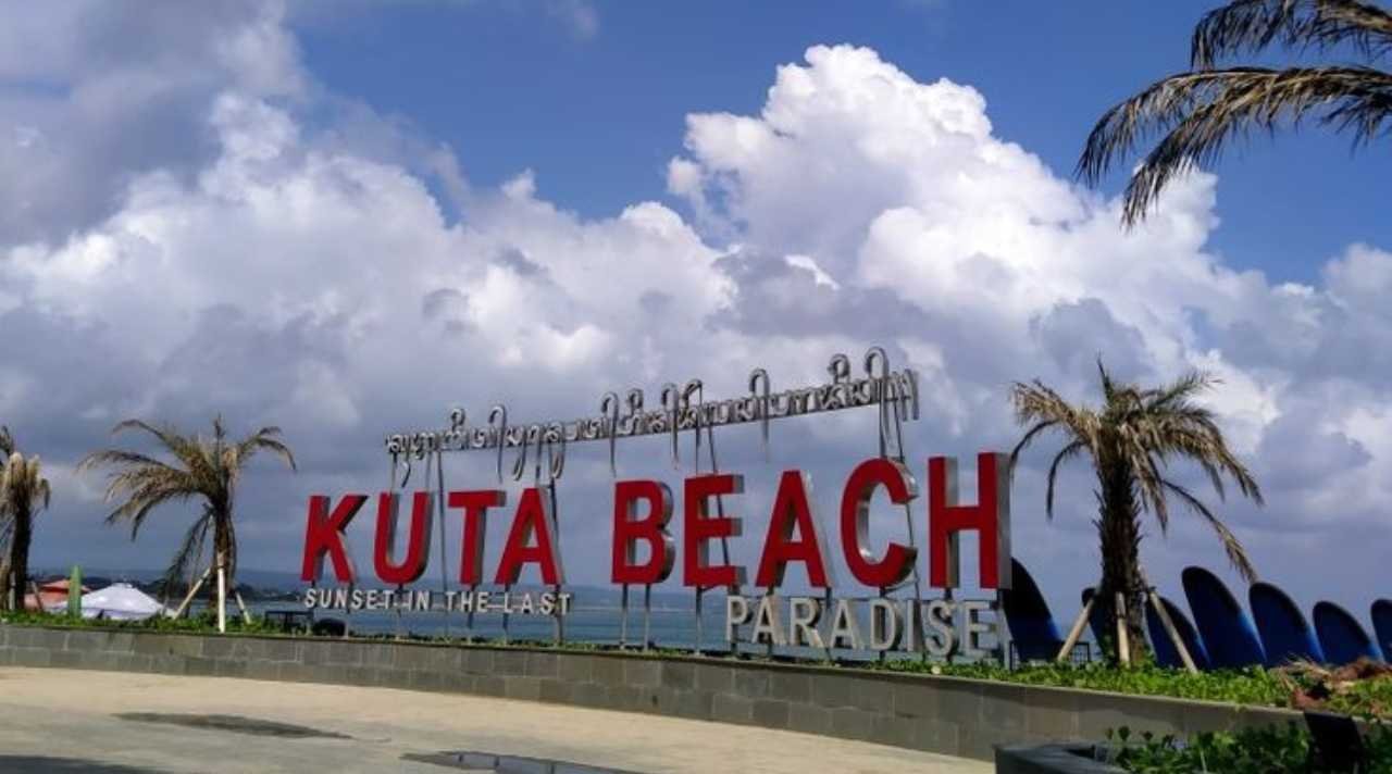 Pantai Kuta Bali Rekomendasi Liburan Santai