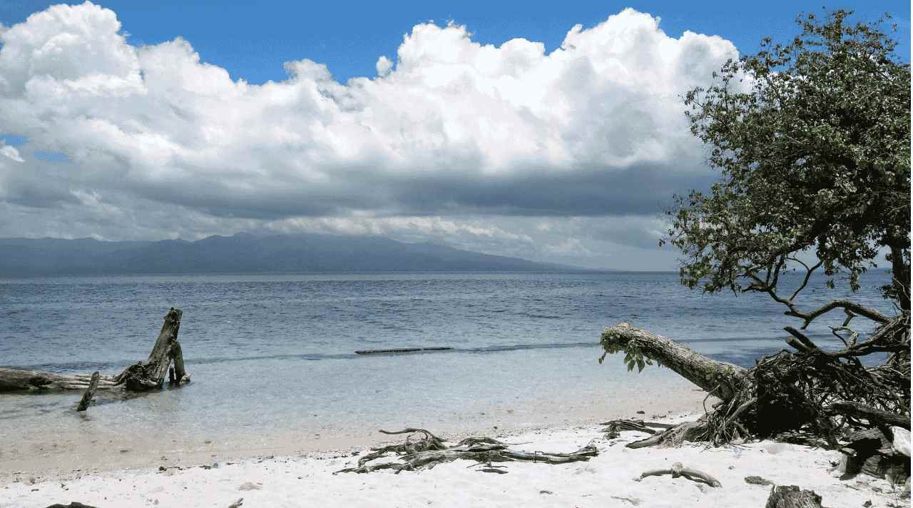 Pantai Liang Ambon dan Cerita Tenang di Ujung Pesisir Ambon