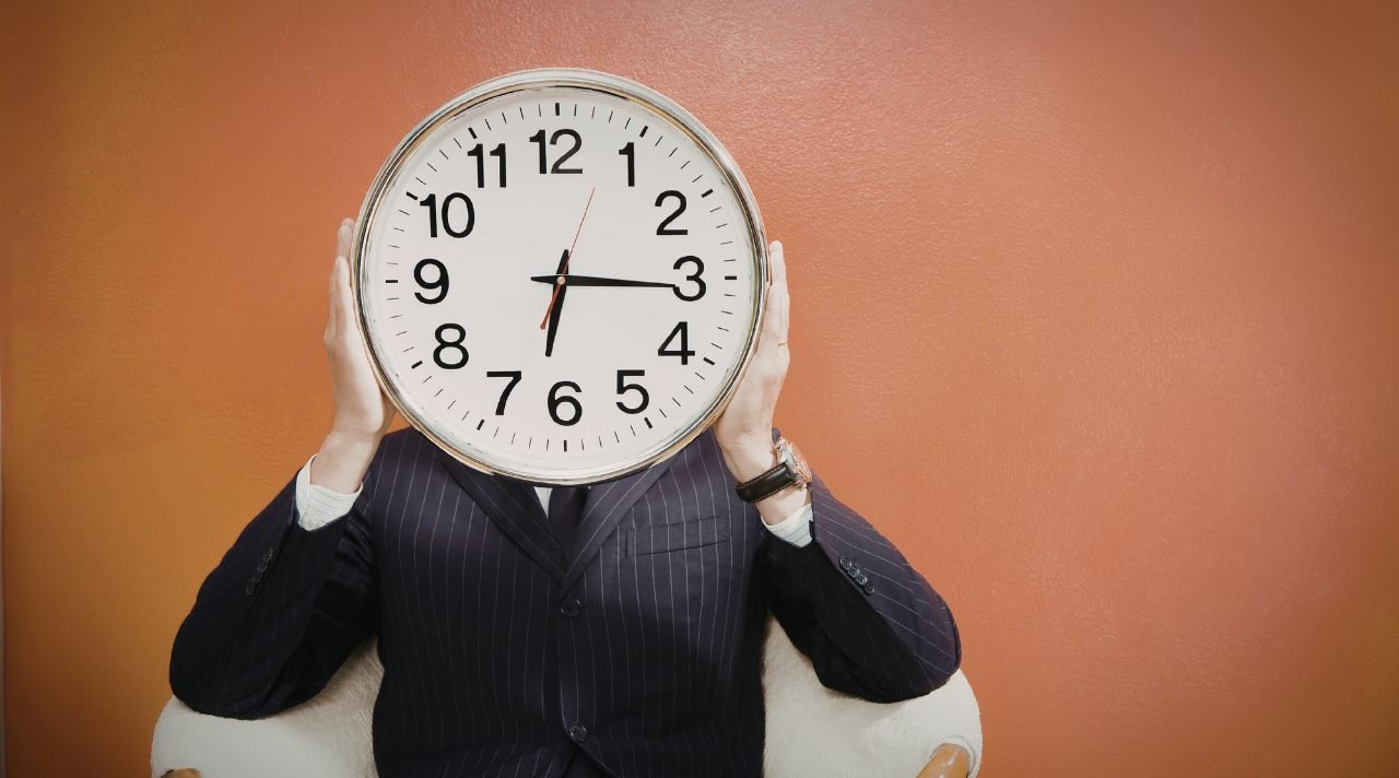 Jam Dinding Terasa Lebih Cepat Ketika Senang