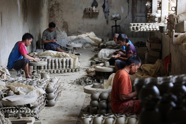 Proses Pembuatan Keramik Klampok yang Masih Tradisional