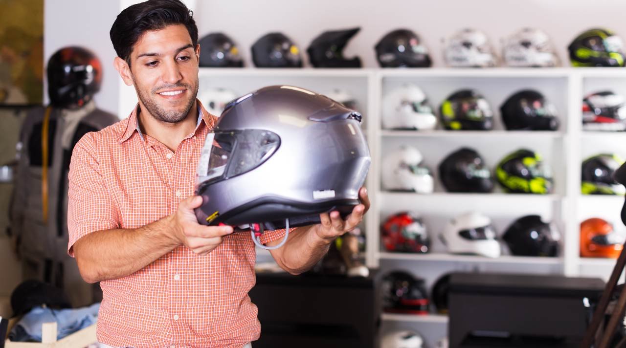 Tips Memilih Helm yang Tepat Demi Keselamatan Berkendara
