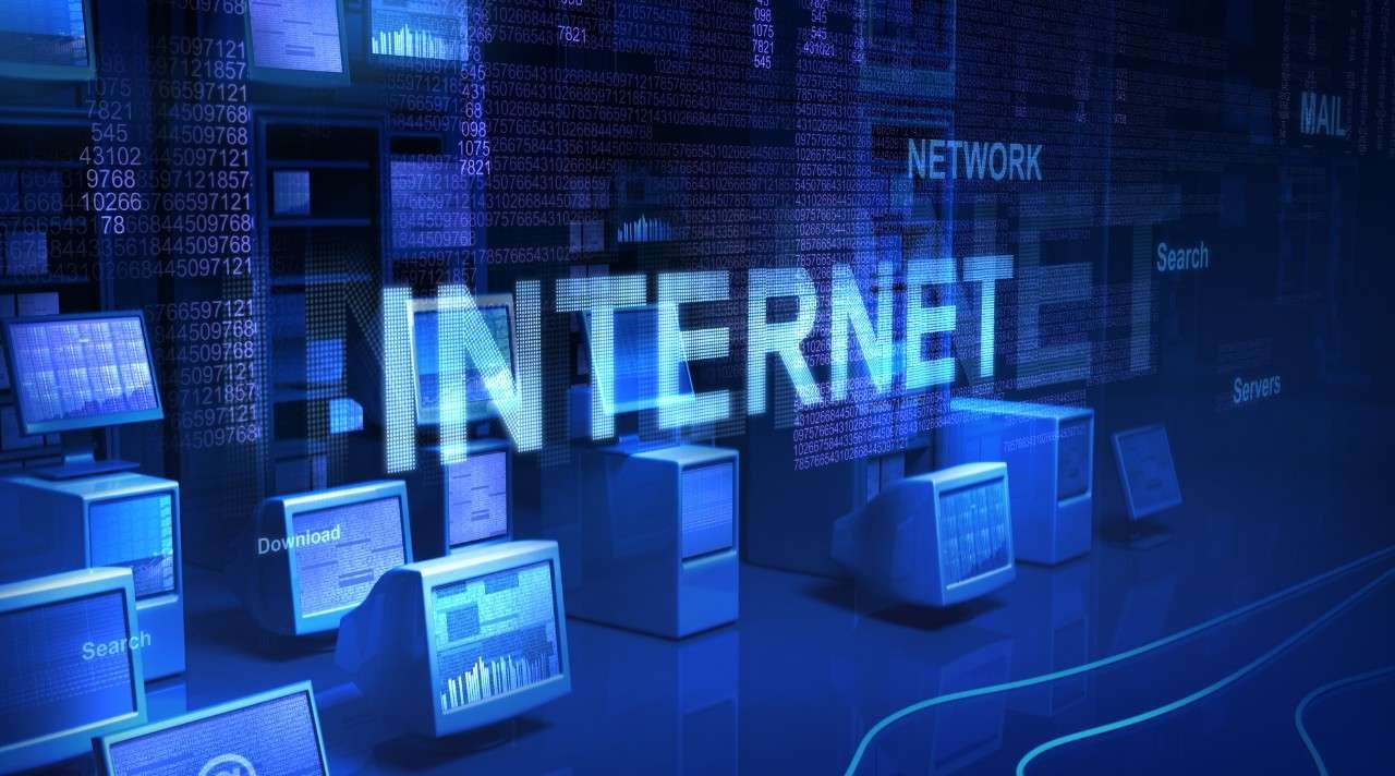 Manfaat internet dalam kehidupan modern dan dunia digital yang membantu komunikasi, pendidikan, bisnis, dan aktivitas sehari hari menjadi lebih praktis.