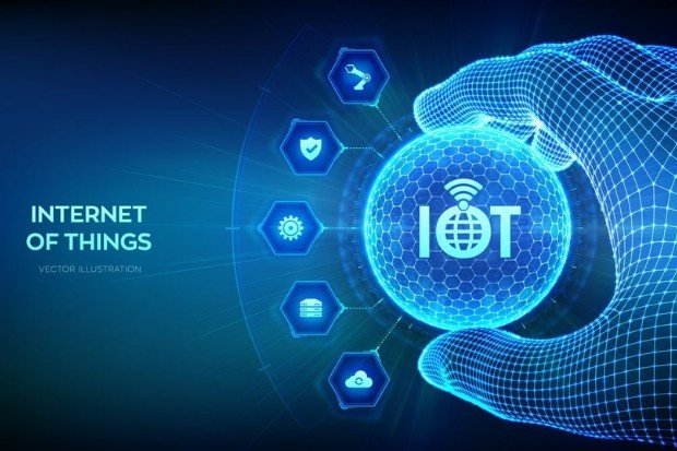 Manfaat internet of things dalam kehidupan modern yang membantu penggunaan perangkat pintar untuk aktivitas rumah dan teknologi digital sehari hari.
