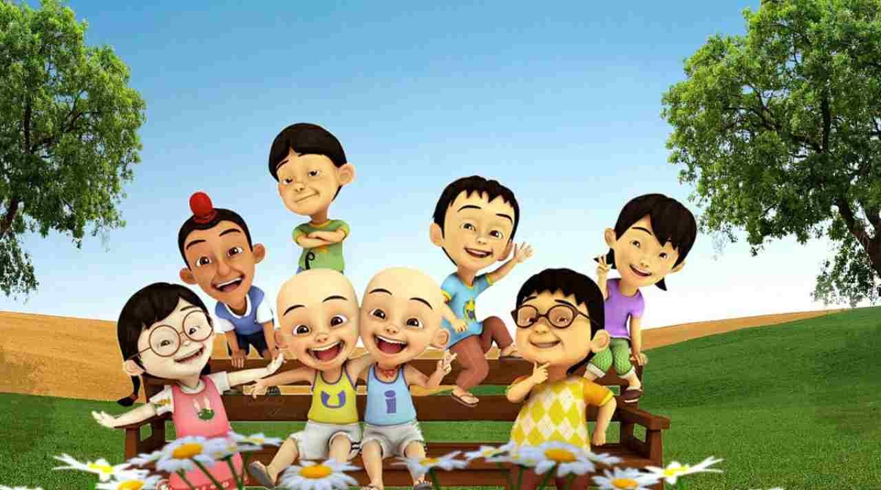 Tokoh Upin Ipin bersama teman-teman di kampung