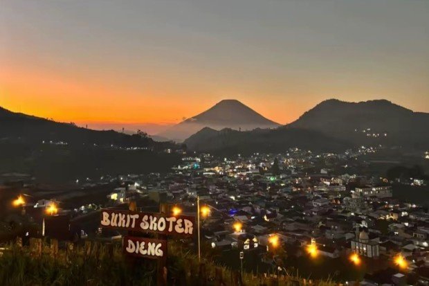 Menikmati Sunrise dan Panorama Lautan Awan dari Puncak Bukit Skoter Wonosobo