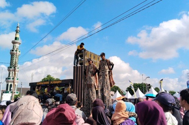 Hiburan Rakyat Lengkapi Kemeriahan Sedekah Laut Cilacap