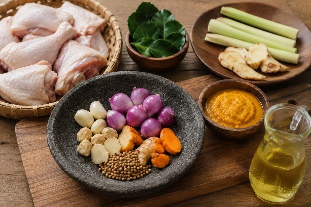 Haluskan Bumbu dan Tumis hingga Harum
